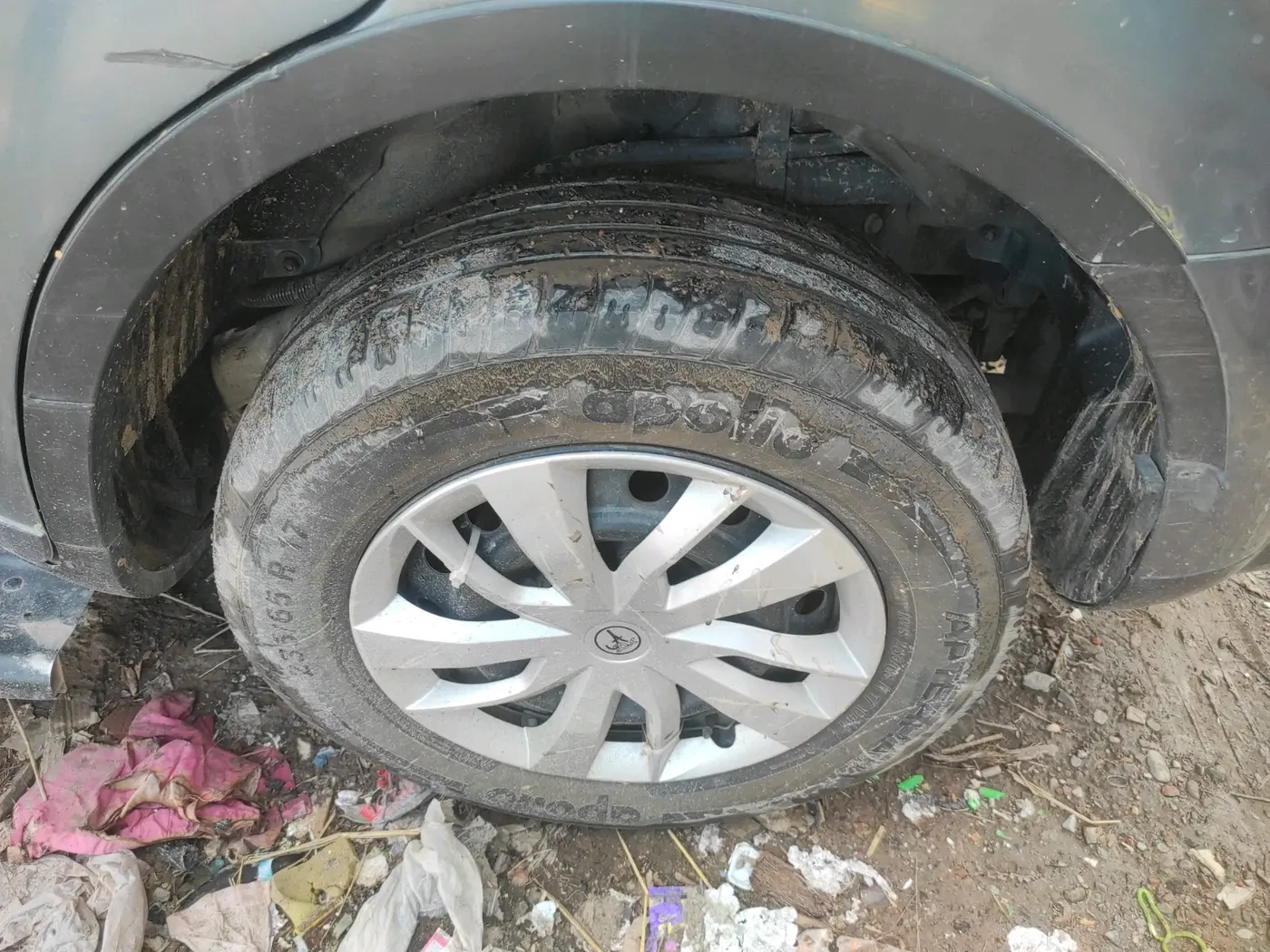 2015 Mahindra XUV500 W6, Diesel, Manual, 1,17,054 km, tyre