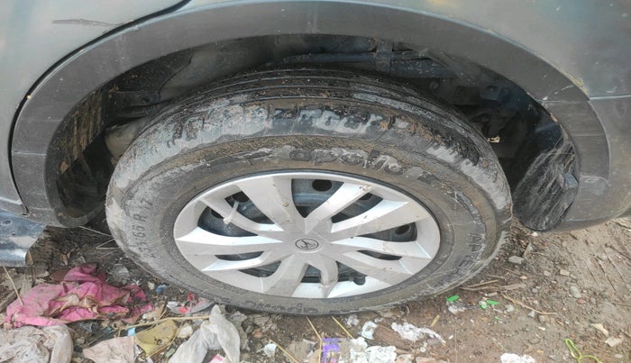 2015 Mahindra XUV500 W6, Diesel, Manual, 1,17,054 km, tyre