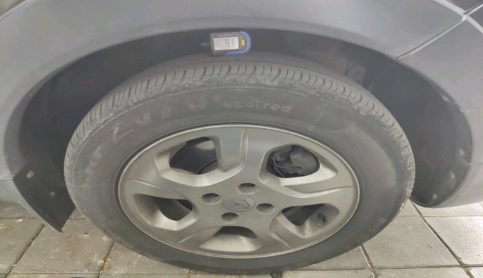 2015 Renault Lodgy 110 PS RXZ STEPWAY 7 STR, Diesel, Manual, 98,747 km, tyre