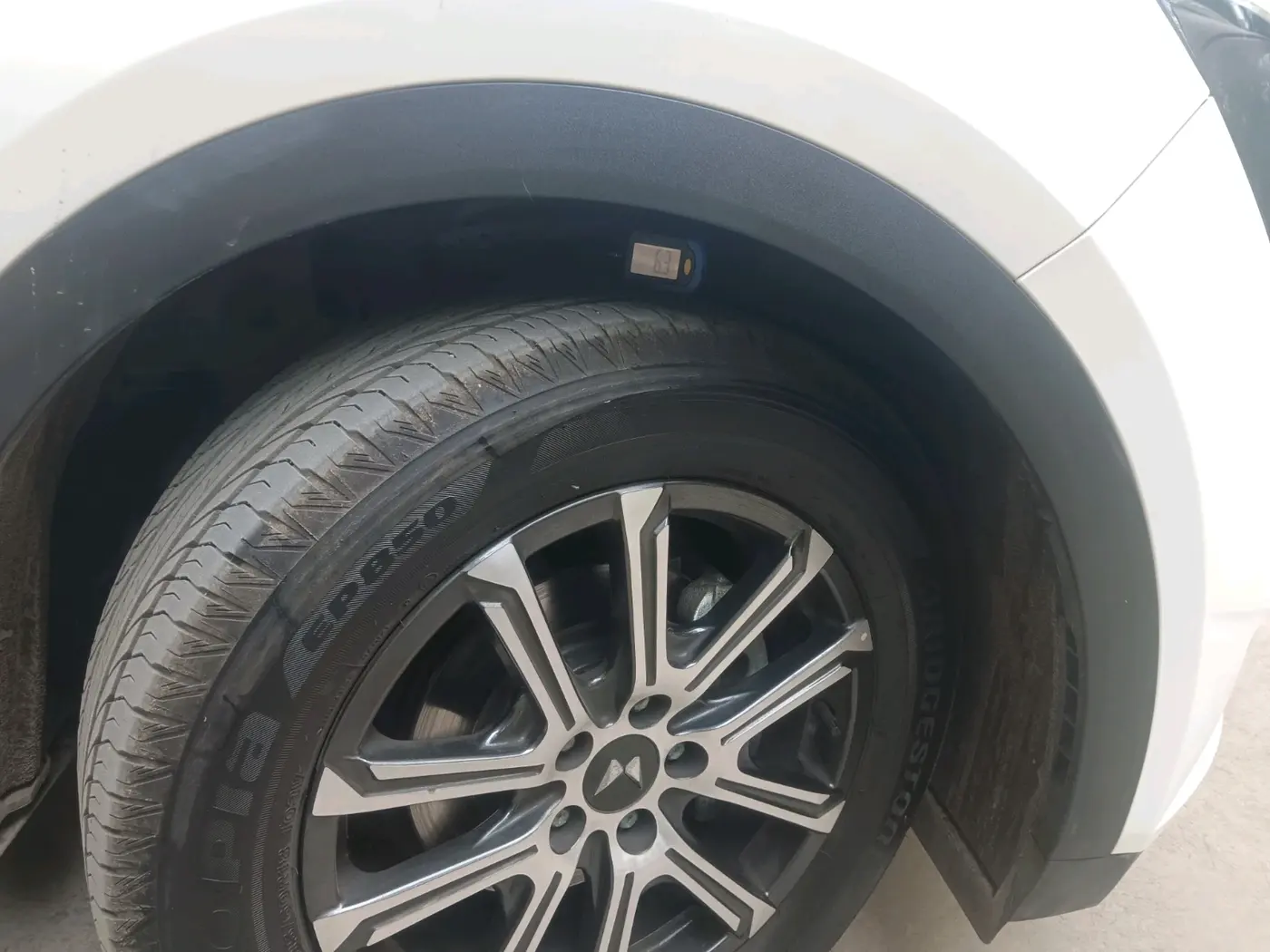 2024 Mahindra XUV700 AX 7 LUXURY P AT 7 STR, Petrol, Automatic, 8,201 km, tyre