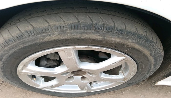 2012 Volkswagen Vento HIGHLINE DIESEL 1.6, Diesel, Manual, 81,059 km, tyre