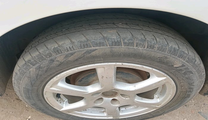 2012 Volkswagen Vento HIGHLINE DIESEL 1.6, Diesel, Manual, 81,059 km, tyre