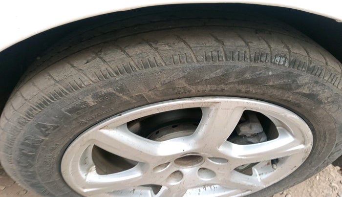 2012 Volkswagen Vento HIGHLINE DIESEL 1.6, Diesel, Manual, 81,059 km, tyre