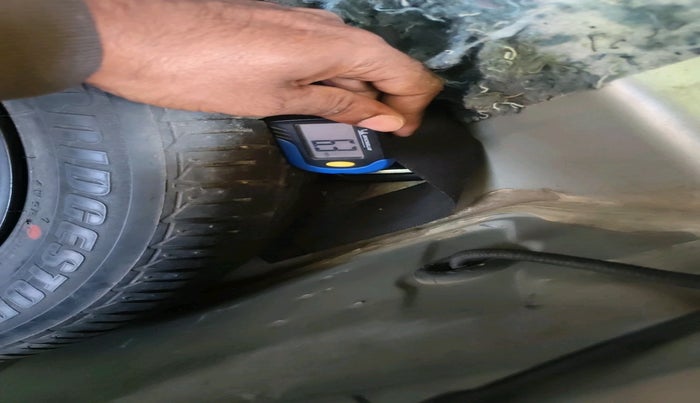 2013 Toyota Etios Liva G, Petrol, Manual, 38,270 km, tyre