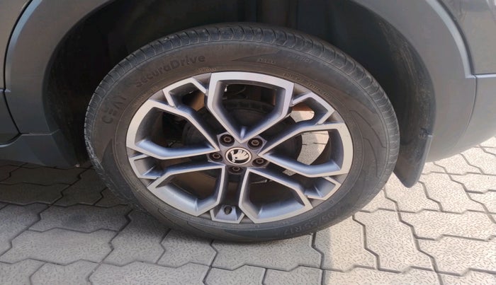 2023 Skoda KUSHAQ STYLE 1.0L TSI AT, Petrol, Automatic, 28,885 km, tyre