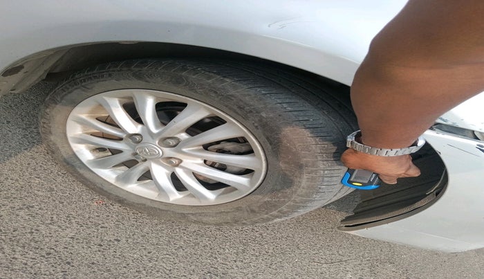 2011 Toyota Etios Liva V, Petrol, Manual, 60,737 km, tyre