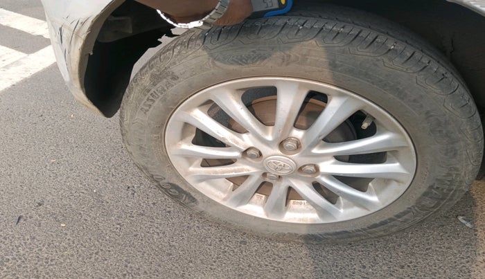 2011 Toyota Etios Liva V, Petrol, Manual, 60,737 km, tyre