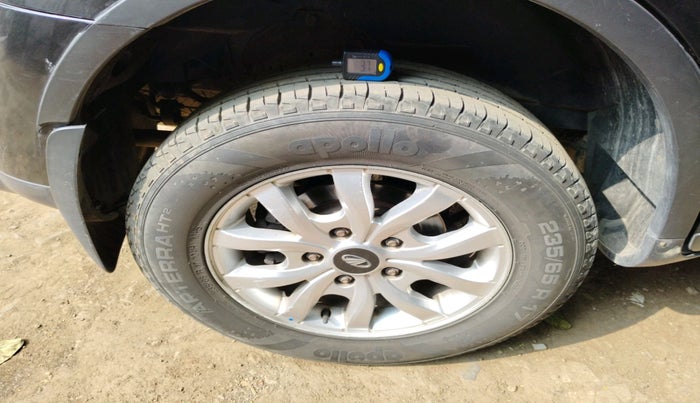 2012 Mahindra XUV500 W6, Diesel, Manual, 1,27,647 km, tyre