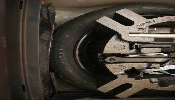 2018 Skoda Octavia RS, Petrol, Manual, 1,06,028 km, tyre