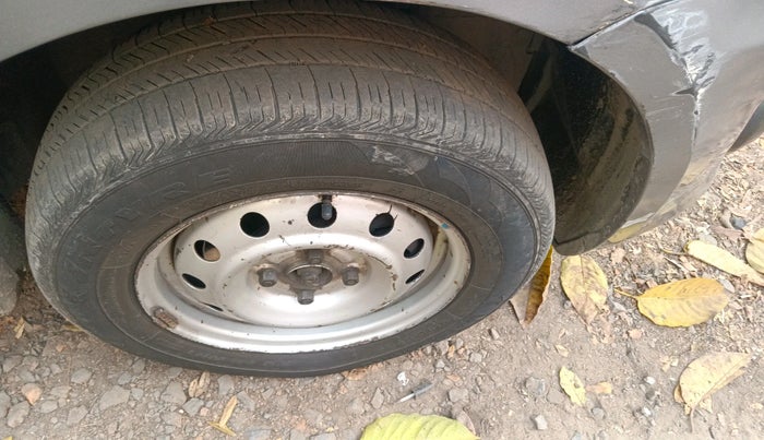 2014 Maruti Swift Dzire VXI, Petrol, Manual, 80,326 km, tyre