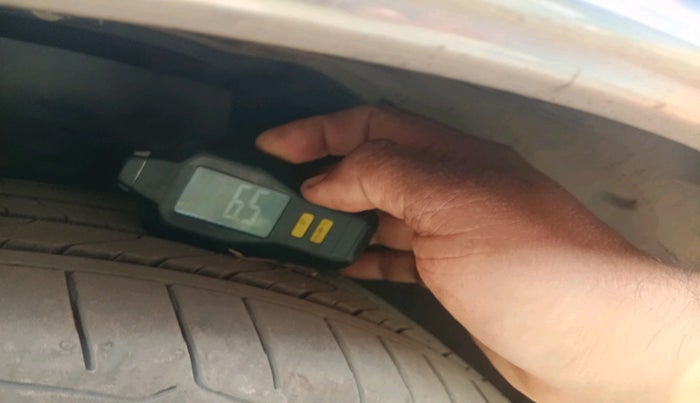 2023 Toyota INNOVA HYCROSS ZX HYBRID 7 STR, Hybrid, Automatic, 63,922 km, tyre