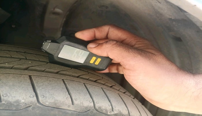 2023 Toyota INNOVA HYCROSS ZX HYBRID 7 STR, Hybrid, Automatic, 63,922 km, tyre