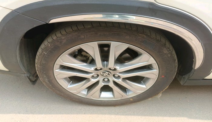 2023 Toyota INNOVA HYCROSS ZX HYBRID 7 STR, Hybrid, Automatic, 63,922 km, tyre