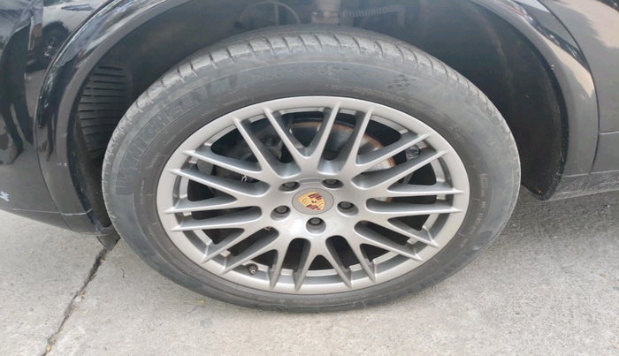 2016 Porsche Cayenne S DIESEL, Diesel, Automatic, 89,355 km, tyre