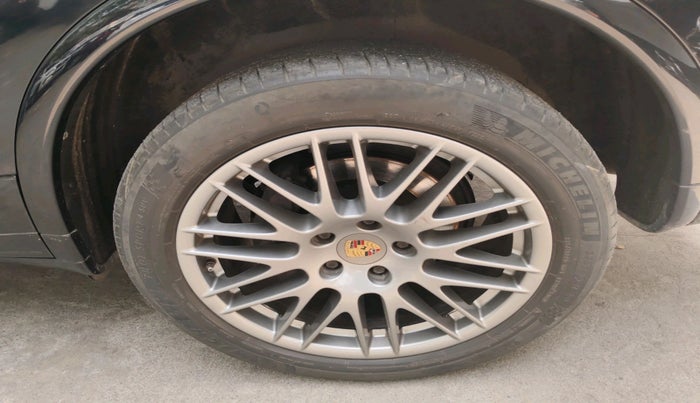 2016 Porsche Cayenne S DIESEL, Diesel, Automatic, 89,355 km, tyre