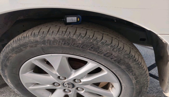 2017 Toyota Innova Crysta 2.4 VX 8 STR, Diesel, Manual, 2,00,204 km, tyre