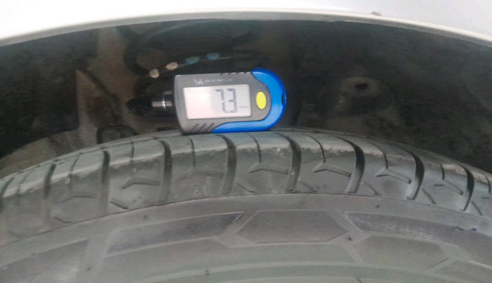 2012 Skoda Rapid AMBITION 1.6 MPI MT, Petrol, Manual, 1,02,569 km, tyre