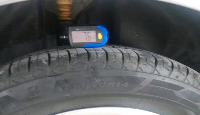 2012 Skoda Rapid AMBITION 1.6 MPI MT, Petrol, Manual, 1,02,569 km, tyre