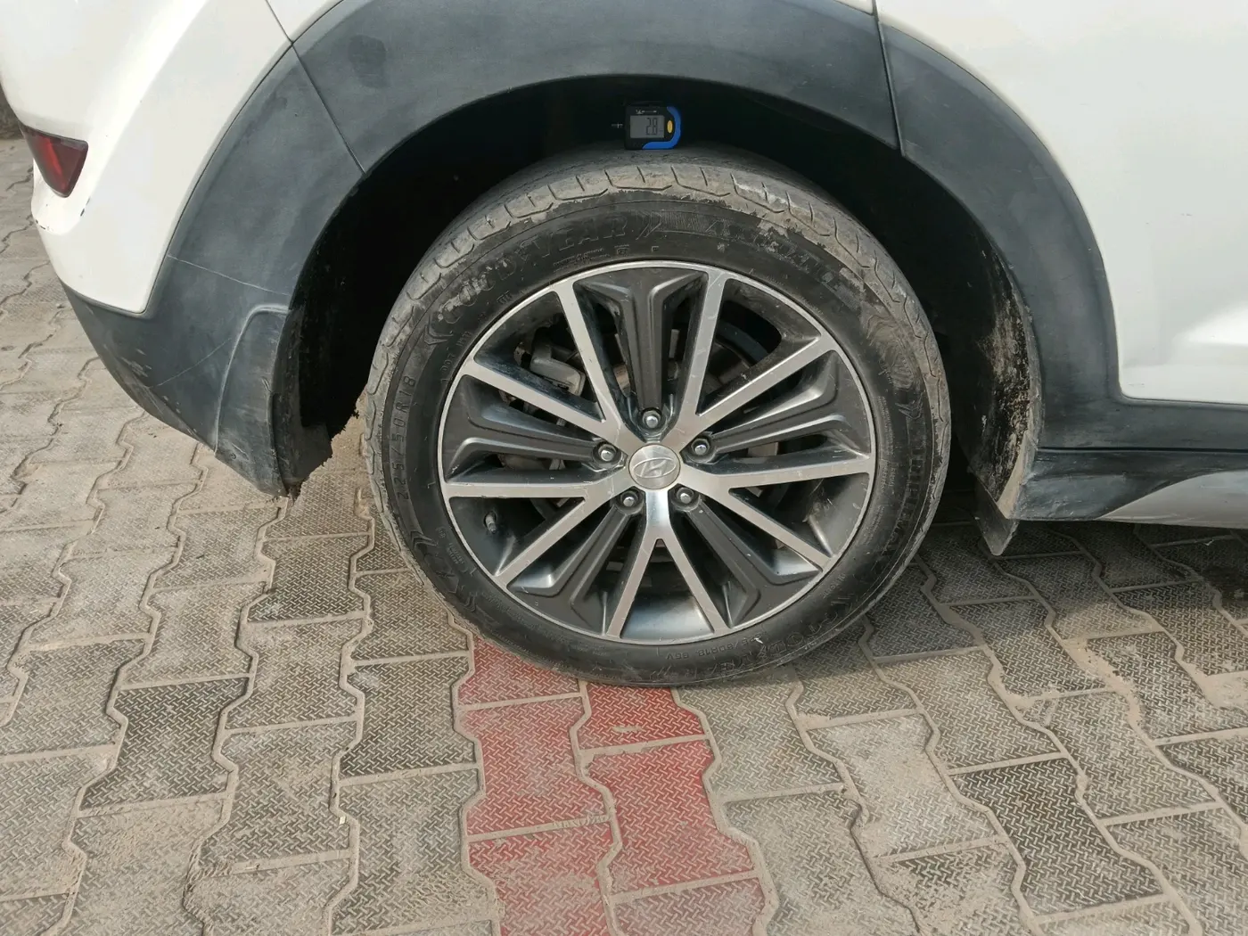2016 Hyundai Tucson GLS 2WD AT DIESEL, Diesel, Automatic, 1,82,240 km, tyre