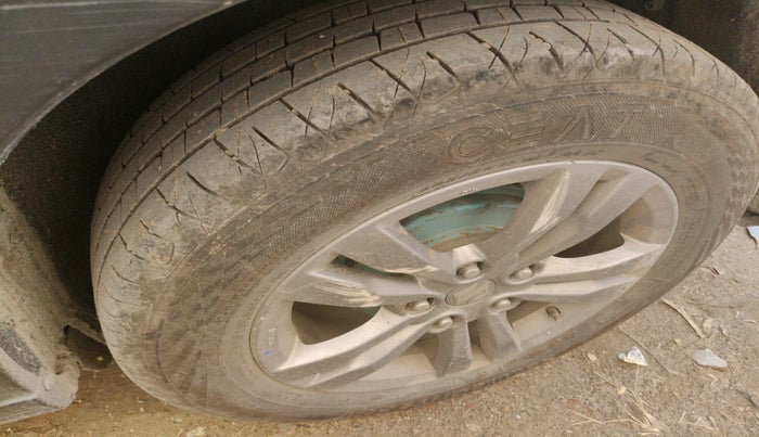 2017 Maruti Vitara Brezza VDI (O), Diesel, Manual, 1,29,870 km, tyre