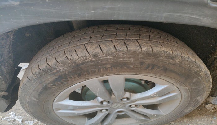 2017 Maruti Vitara Brezza VDI (O), Diesel, Manual, 1,29,870 km, tyre