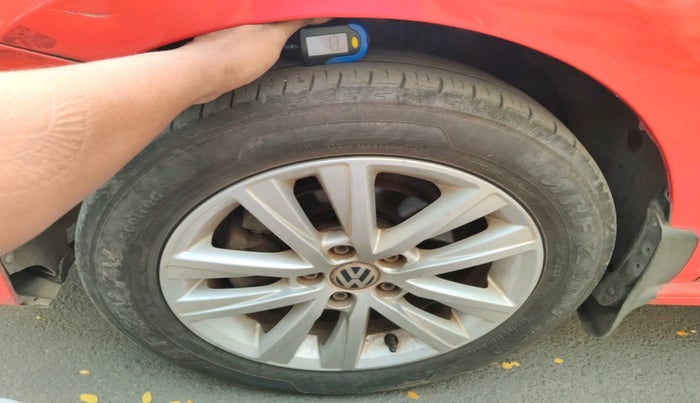 2014 Volkswagen Polo HIGHLINE1.2L, Petrol, Manual, 1,04,351 km, tyre