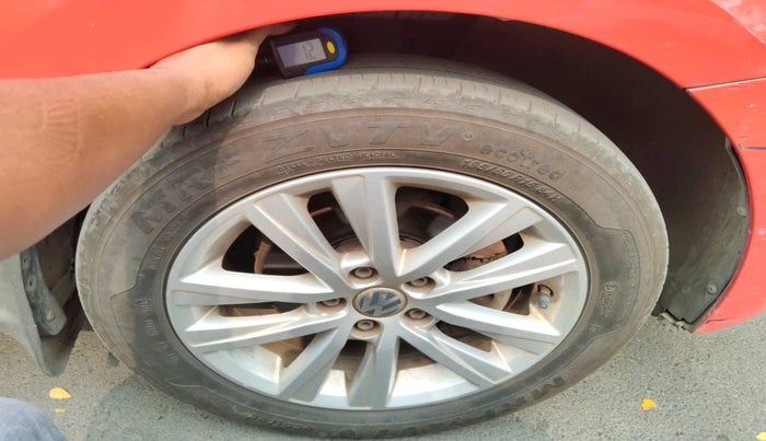 2014 Volkswagen Polo HIGHLINE1.2L, Petrol, Manual, 1,04,351 km, tyre