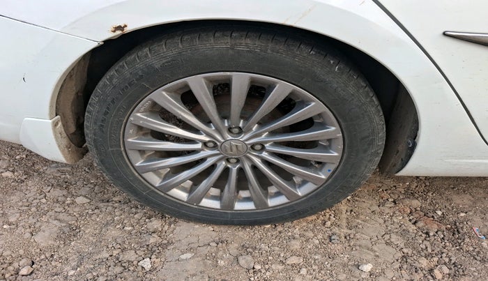 2017 Maruti Ciaz ALPHA DIESEL 1.3, Diesel, Manual, 1,66,267 km, tyre