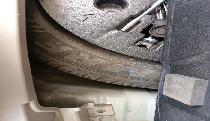 2020 Mahindra XUV300 W8 (O) 1.5 DIESEL AMT, Diesel, Automatic, 1,53,511 km, tyre