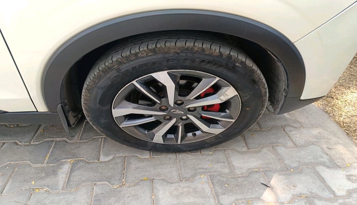 2020 Mahindra XUV300 W8 (O) 1.5 DIESEL AMT, Diesel, Automatic, 1,53,511 km, tyre