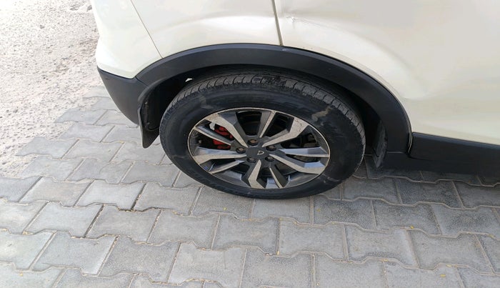 2020 Mahindra XUV300 W8 (O) 1.5 DIESEL AMT, Diesel, Automatic, 1,53,511 km, tyre