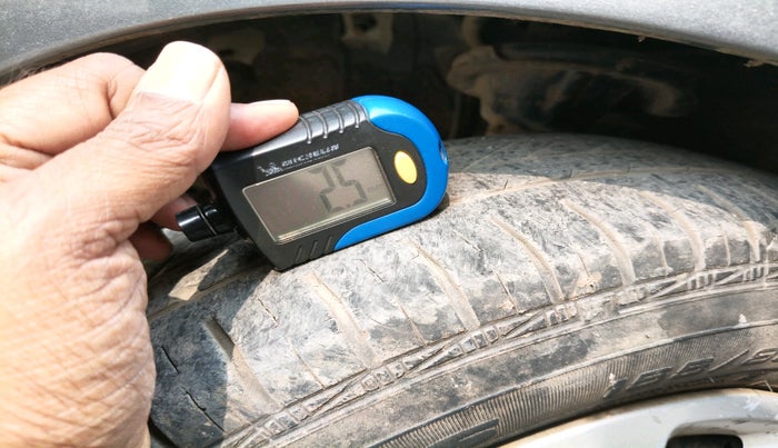 2011 Hyundai i10 MAGNA 1.2, Petrol, Manual, 98,423 km, tyre