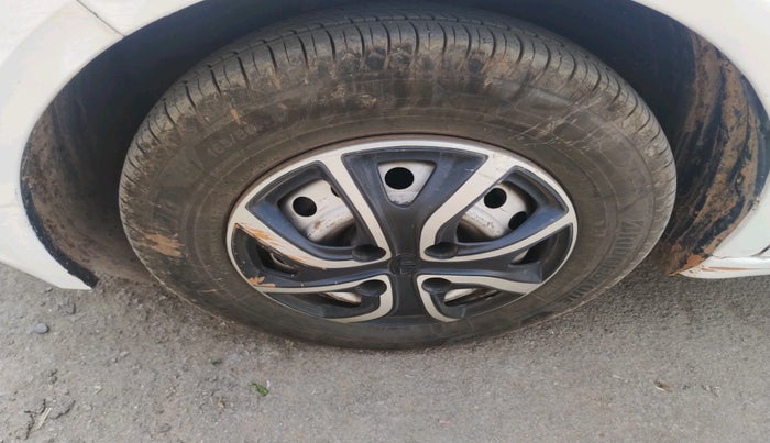 2020 Tata ALTROZ XE PETROL, Petrol, Manual, 68,202 km, tyre