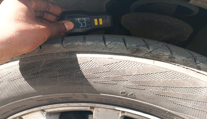 2017 Mahindra XUV500 W10 AT, Diesel, Automatic, 1,32,318 km, tyre