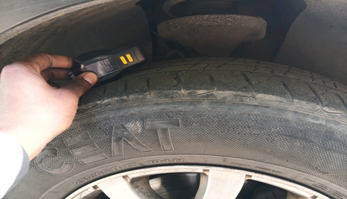 2017 Mahindra XUV500 W10 AT, Diesel, Automatic, 1,32,318 km, tyre