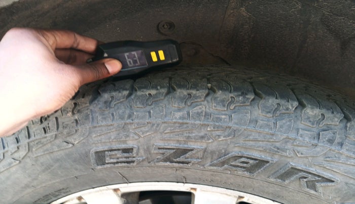 2017 Mahindra XUV500 W10 AT, Diesel, Automatic, 1,32,318 km, tyre