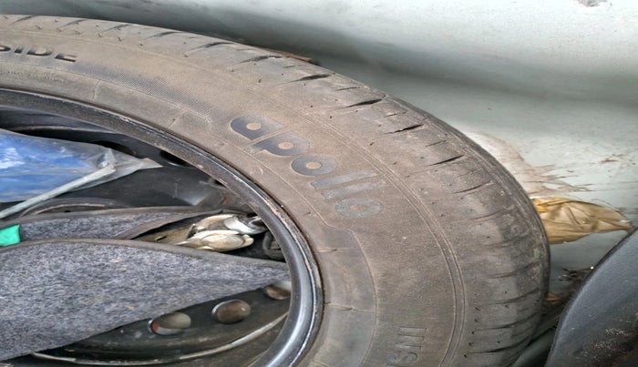 2015 Hyundai Elite i20 ASTA 1.2, Petrol, Manual, 75,159 km, tyre