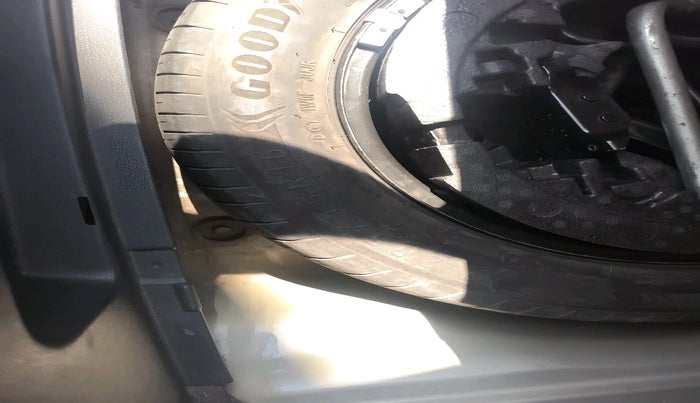 2013 Skoda Octavia AMBITION 2.0 TDI AT, Diesel, Automatic, 1,48,816 km, tyre