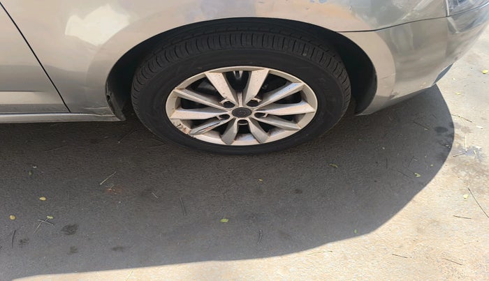 2013 Skoda Octavia AMBITION 2.0 TDI AT, Diesel, Automatic, 1,48,816 km, tyre