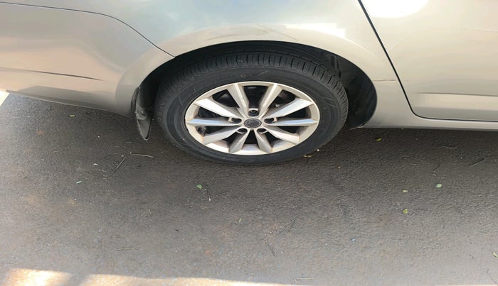 2013 Skoda Octavia AMBITION 2.0 TDI AT, Diesel, Automatic, 1,48,816 km, tyre