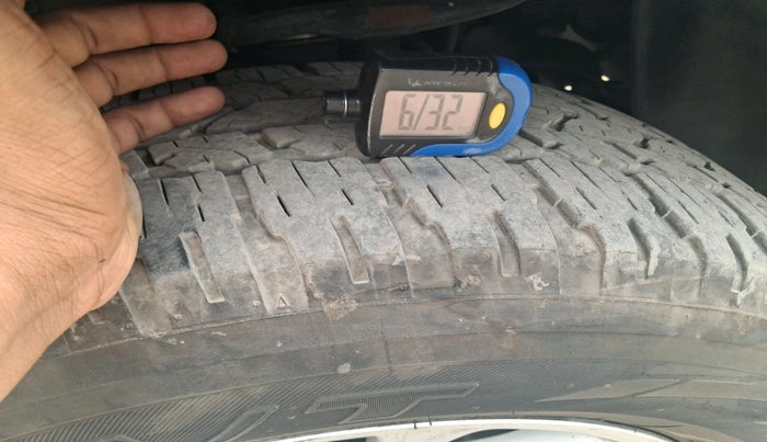 2014 Toyota Fortuner 3.0 4X2 AT, Diesel, Automatic, 3,91,307 km, tyre