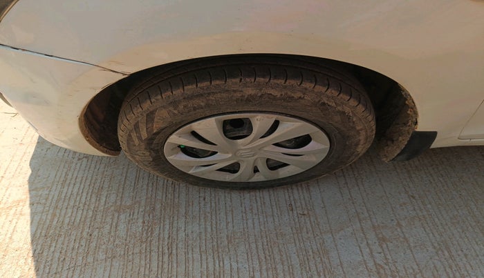 2017 Maruti Swift LXI (O), Petrol, Manual, 1,32,659 km, tyre