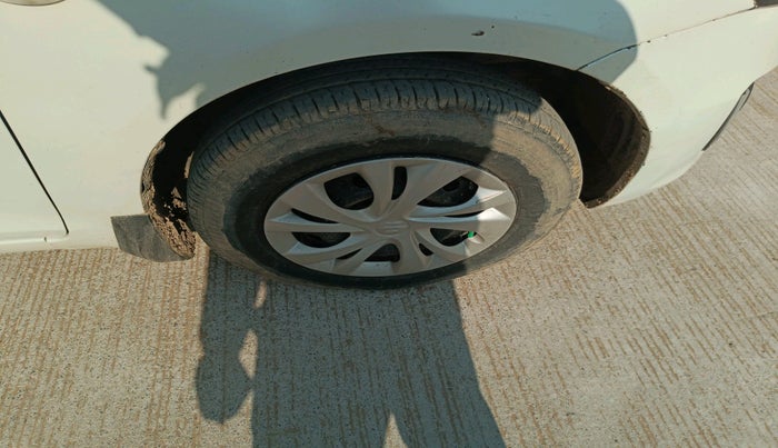 2017 Maruti Swift LXI (O), Petrol, Manual, 1,32,659 km, tyre