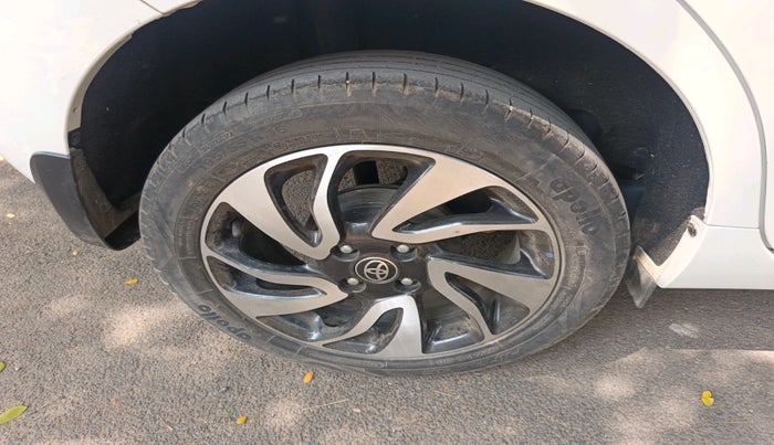2020 Toyota Glanza V, Petrol, Manual, 50,014 km, tyre