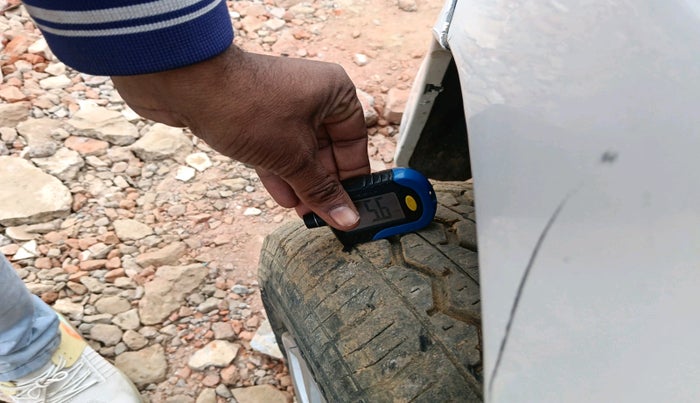 2011 Toyota Innova 2.5 G3, Diesel, Manual, 1,61,010 km, tyre