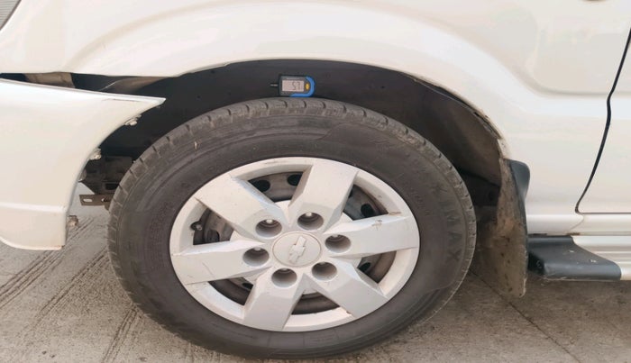 2013 Chevrolet Tavera NEO LS B3 7 STR BS III, Diesel, Manual, 3,81,866 km, tyre