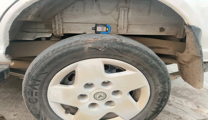 2013 Chevrolet Tavera NEO LS B3 7 STR BS III, Diesel, Manual, 3,81,866 km, tyre