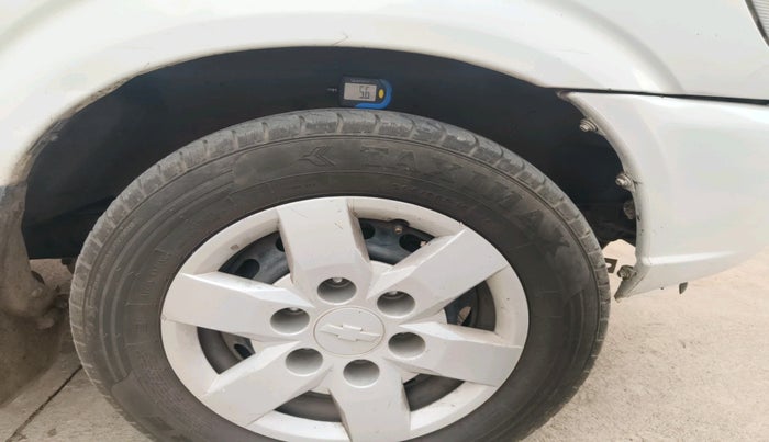 2013 Chevrolet Tavera NEO LS B3 7 STR BS III, Diesel, Manual, 3,81,866 km, tyre