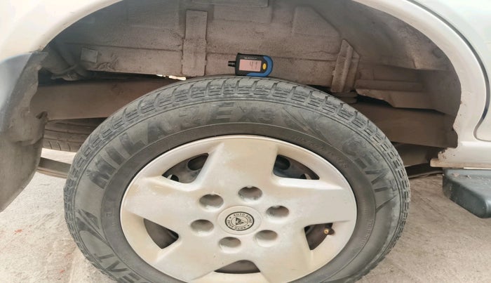 2013 Chevrolet Tavera NEO LS B3 7 STR BS III, Diesel, Manual, 3,81,866 km, tyre