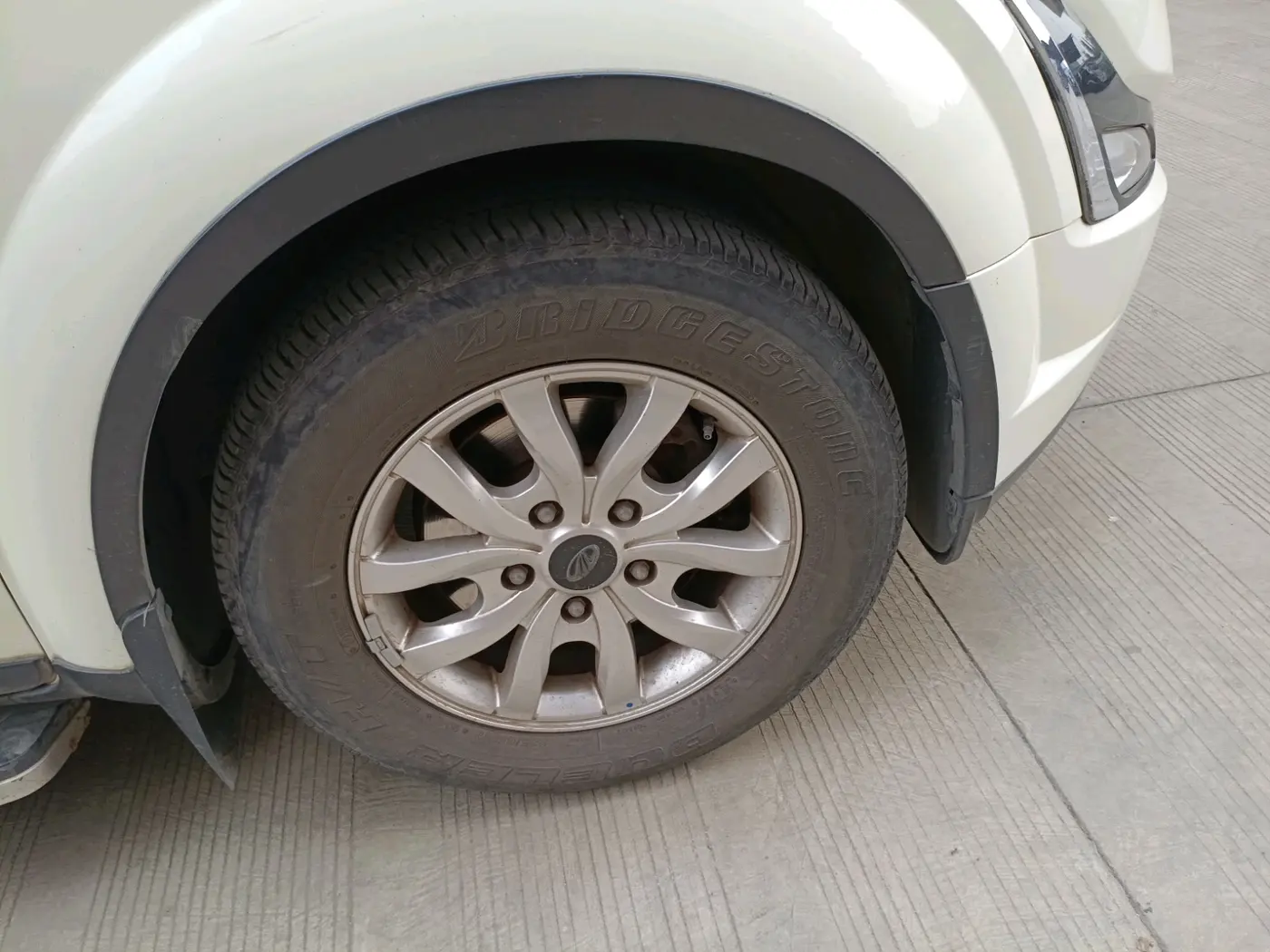 2020 Mahindra XUV500 W9, Diesel, Manual, 73,442 km, tyre